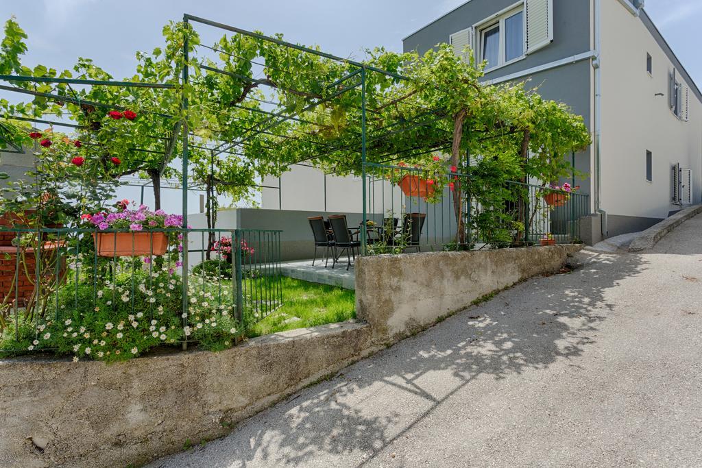 Apartments Lidija - Sea View Apartment With Exclusive Right Of Using Hot Tub Or Split Level Apartment With Exclusive Right Of Using Pool Podstrana Exterior foto