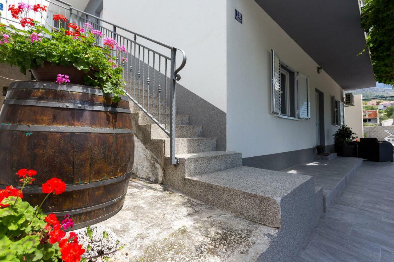 Apartments Lidija - Sea View Apartment With Exclusive Right Of Using Hot Tub Or Split Level Apartment With Exclusive Right Of Using Pool Podstrana Exterior foto