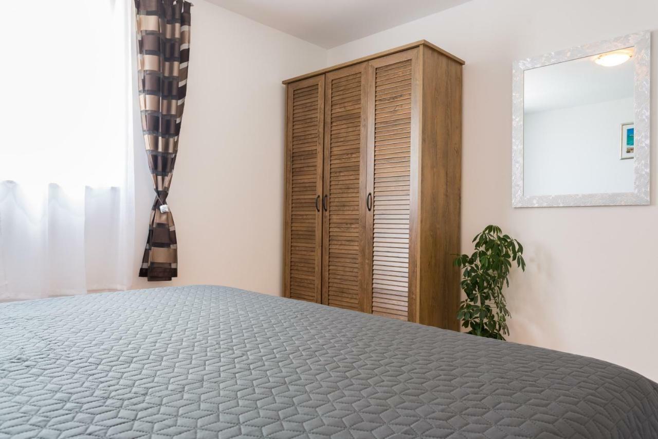 Apartments Lidija - Sea View Apartment With Exclusive Right Of Using Hot Tub Or Split Level Apartment With Exclusive Right Of Using Pool Podstrana Exterior foto